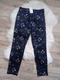 Jarní - letní kalhoty s květy H&M - 3