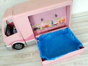 Barbie karavan +1 Barbie + 2 kempingové židličky - 3