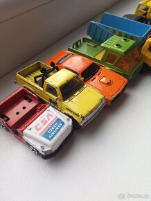 Stará autíčka Maisto, matchbox.. - 3