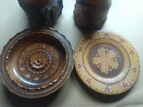 Dřevěný džbán, váza a talíře - 3