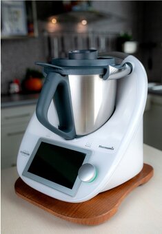 Thermomix TM6 s bohatým příslušenstvím - 3