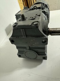 ELEKTROMOTOR S PREVODOVKOU 6,9 ot/min - 3