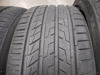 235/40R18 - 3