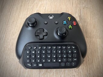 Xbox One X 1TB + ovladač - 3