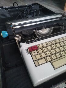 PSACÍ STROJ Olivetti lettera 36 starožitnost z půdy - 3