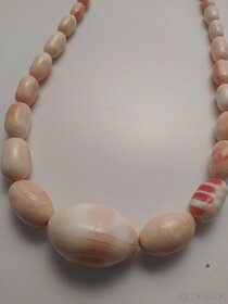 Náhrdelník s perlami vyrobenými z ulity Cypraecassis rufa - 3
