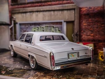 Cadillac Fleetwood 1:18 Bos Models - 3