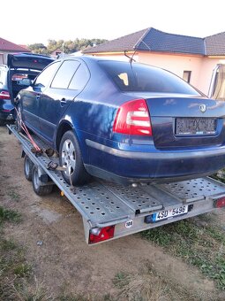 škoda octavia 2 1.6mpi 75kw červená zelená modrá - 3