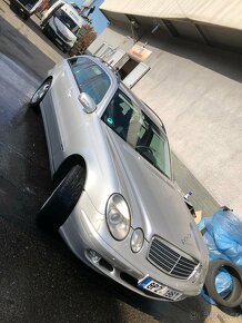 Mercedes E 211 220 Diesel - 3