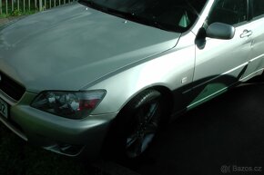 Lexus IS200 poslední rok 2005 bouraný - 3