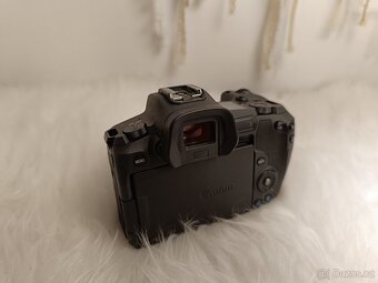 Canon EOS R - 3