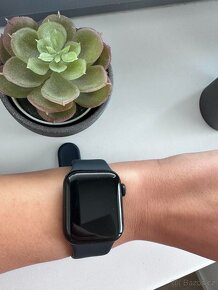 Apple Watch SE 40mm se sportovním řemínkem - 3