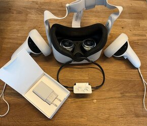 Oculus Quest 2 VR Headset (64 GB) + Meta Quest Cable - 3