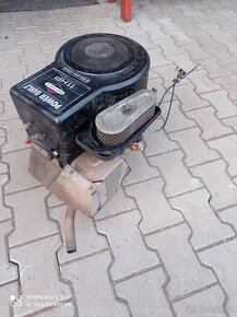 Motor do zahradního traktůrku Briggs Stratton - 3