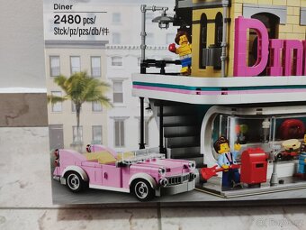 LEGO Creator 10260 Restaurace v centru města - 3