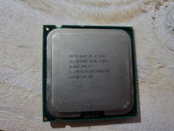 Staré CPU socket 775 pro sběratele. Všechny za 150kč. - - 3