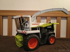 Prodám Bruder 2131 řezačku Claas Jaguar 900 - 3