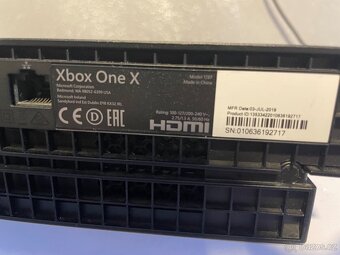 Xbox One X - 3