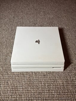 PS4 Pro+2 ovladače+5 her - 3