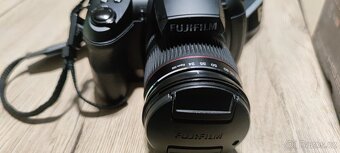 FUJI FILM HS 20 EXR - 3