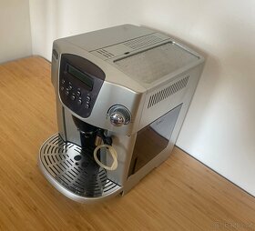 Kávovar DeLonghi ESAM 4400 s hadickou na mléko - 3