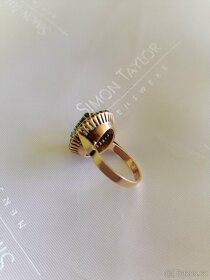Zlatý luxusní prsten s diamanty a smaragdem - 3