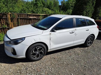 Hyundai i30 1.6 crdi  r.v 2018 havarovane pojizdne - 3