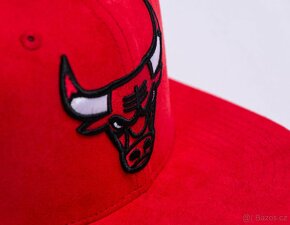 Kšiltovka Mitchell & Ness Sweet Suede Chicago Bulls Red - 3