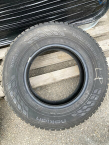 225/75R16C 121/120R - 3