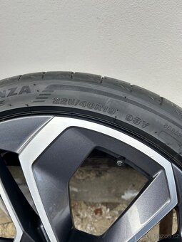 Octavia RS Altair 225/40r19 - 3