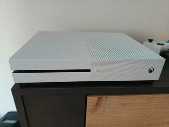 Xbox One S 1TB, ovladač, 2x hra - 3