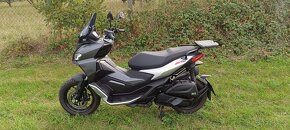 Aprilia sr gt 125 - 3