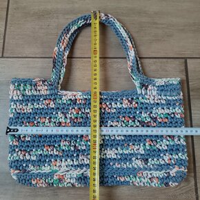 NOVÁ: Kabelka Tote Bag, crossbody, na rameno. Fialová nošená - 3