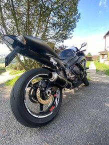 Suzuki GSX-R750 - 3