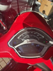 Prodám Vespa Primavera RED 125 E5+ - 3