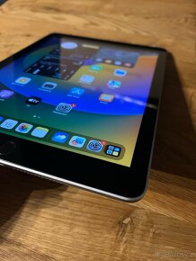 Apple iPad 5. Generace 128GB Space Gray - 3