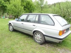 BMW E30 Touring 316i benzin, 1 majitel najeto jen 99 000 km. - 3