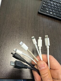 7x kabel USB-A, USB-C, Lightning, Micro USB - 3