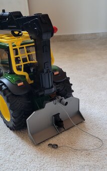 Bruder lesny traktor John Deere 7930 - 3