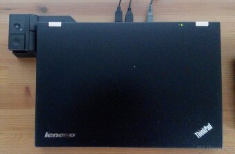 Notebook Lenovo - military grade + externí monitor 22“ (TV) - 3