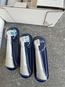 Elektrický zubní kartáček OralB IO - 3