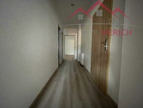 Exkluzivní pronájem podkrovního bytu 2+1 (60 m2) Ruská, Chom - 3