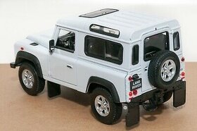 Land Rover Defender ( 1:24 ) - 3