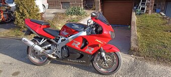 Honda CBR 900 Fireblade SC33 1999 - 3