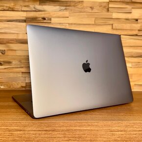 MacBook Pro 15¨ Touch Bar Space Gray, i7, rok 2018, 16GB RAM - 3