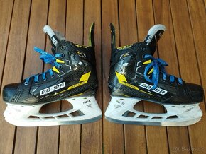 Brusle Bauer Supreme M4 vel. 3,5 EE JR S22 - 3