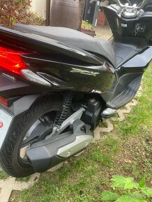 Honda PCX 125, 2018, POUZE 8 tis NÁJEZD - 3