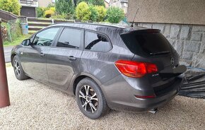 Opel Astra J Sport Tourer - 3