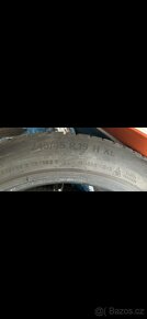 Prodám sadu zimních  pneu 2x 245/45 R19 275/40 R19 - 3