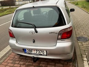 Toyota Yaris 1.0VVT-i, r.2003,Klima,tažné,stříbrná barva - 3